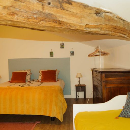 chambre-louer-gite-civrac-blaye-ferme-bras-fer-1-5